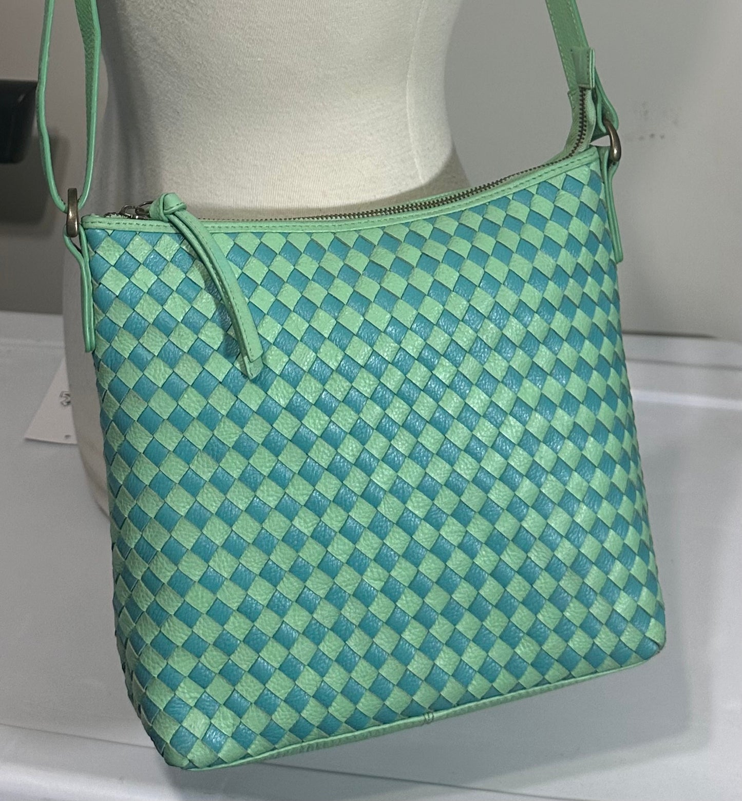851S Trend Select 301 Cow Box Weave Crossbody $55.00 - 50 pcs minimum