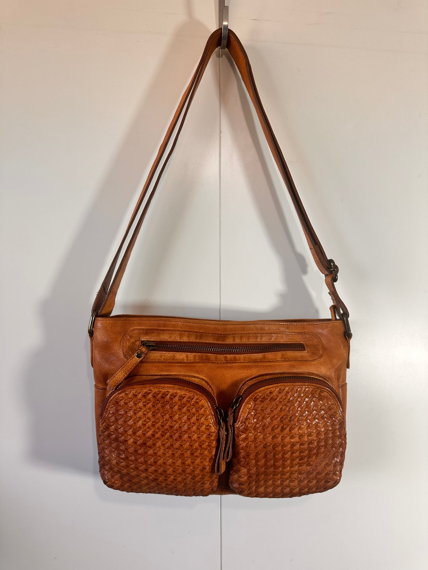 851W Trend Select #512 leather weave & washed double pkt crossbody