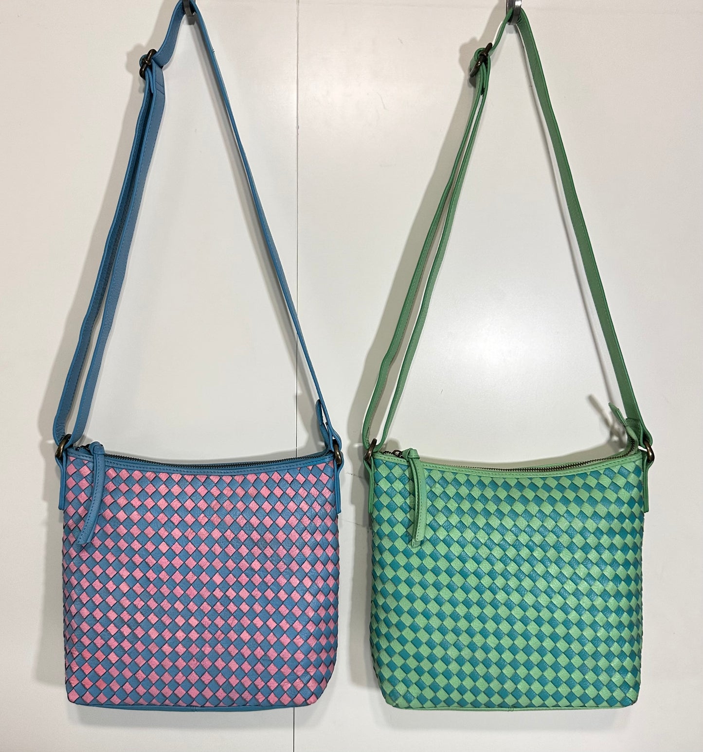 851S Trend Select 301 Cow Box Weave Crossbody $55.00 - 50 pcs minimum