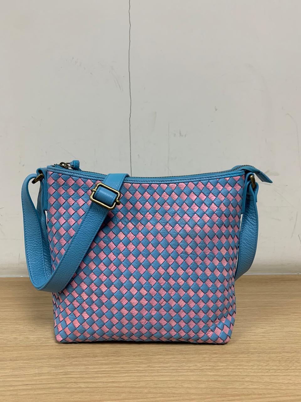 851S Trend Select 301 Cow Box Weave Crossbody $55.00 - 50 pcs minimum
